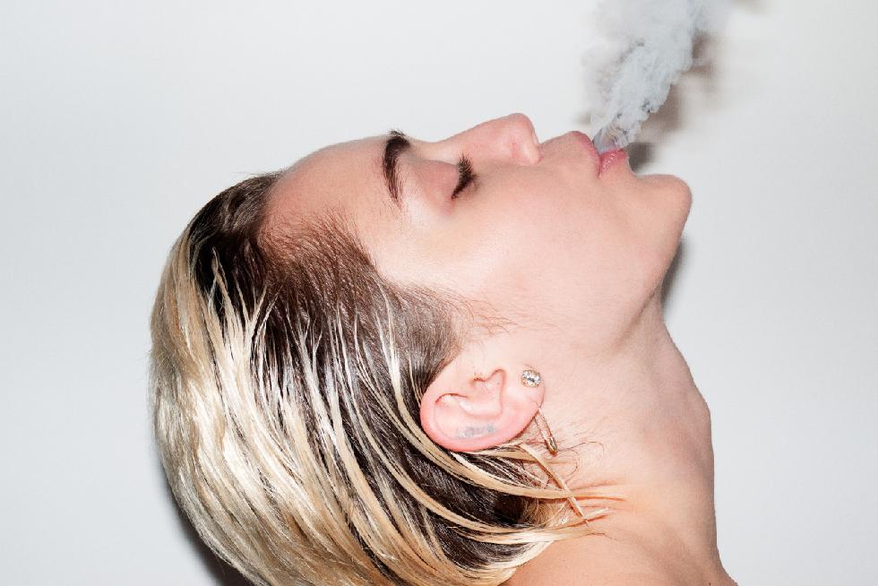 Miley Cyrus in naked session - 10