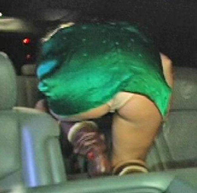 Drunk Britney Spears is showing her tit - 10