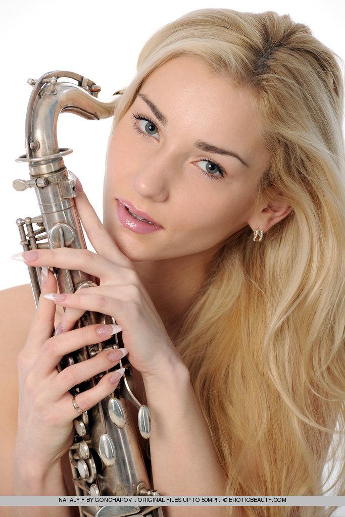 Gorgeous saxophone player Nataly - 9