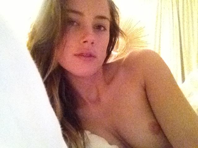 Naked Amber Heard Is Taking A Bath 16 Pics