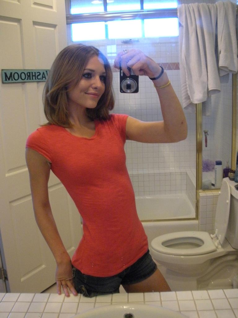 Magnificent amateur in the bathroom - 1