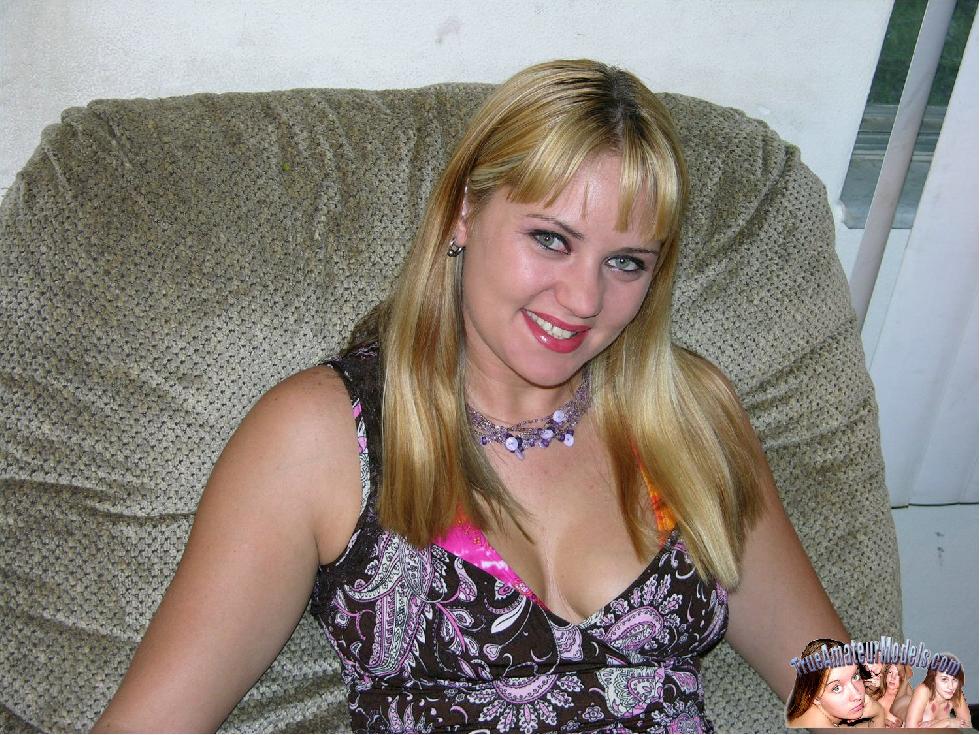 Blonde Jasmin is very happy to present her sexy body - 1