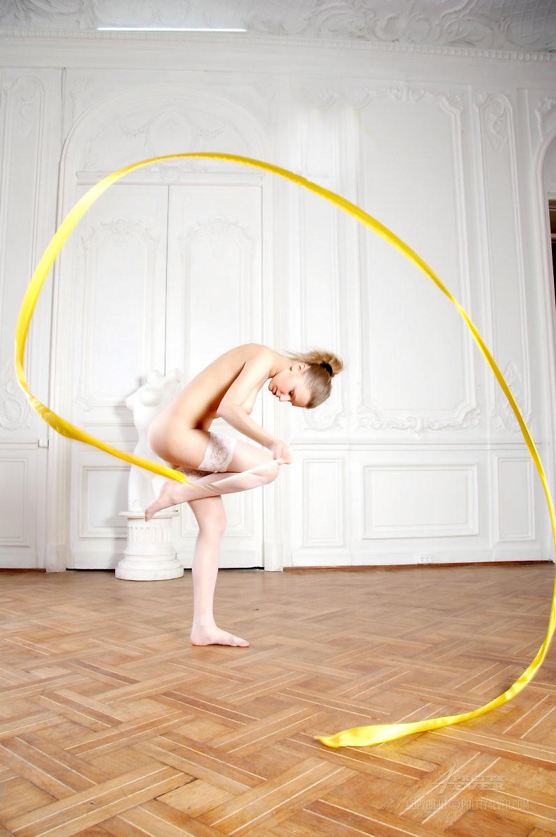 Zlata is a lovely and naked gymnast - 5