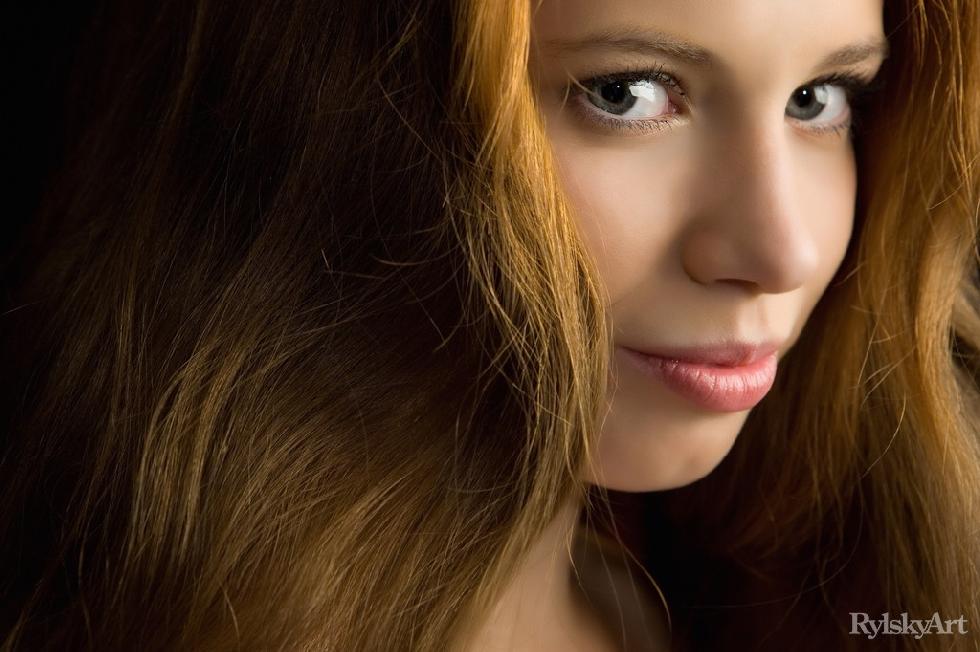 Marvelous redhead in wet photoshoot - Gillian - 1