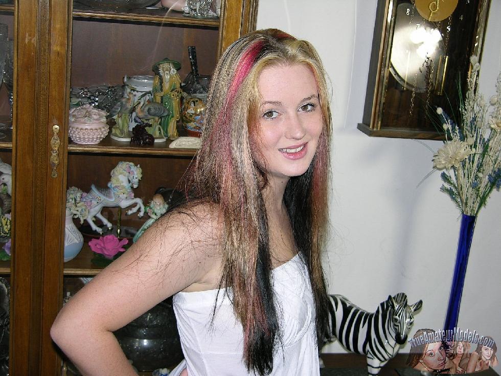 Pretty girl with colorful hair - Ashlyn - 3