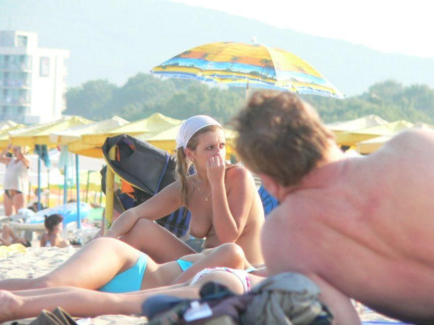 Topless and nude amateurs on the beach. Part 2 - 4