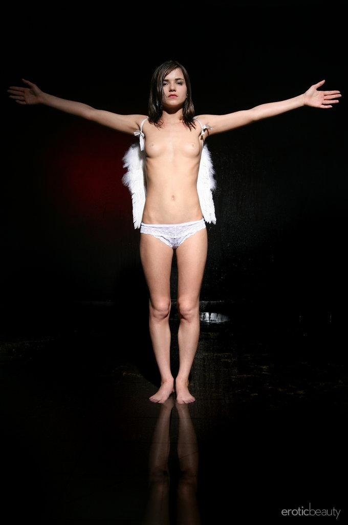 Beautiful angel named Alice Kiss - 5