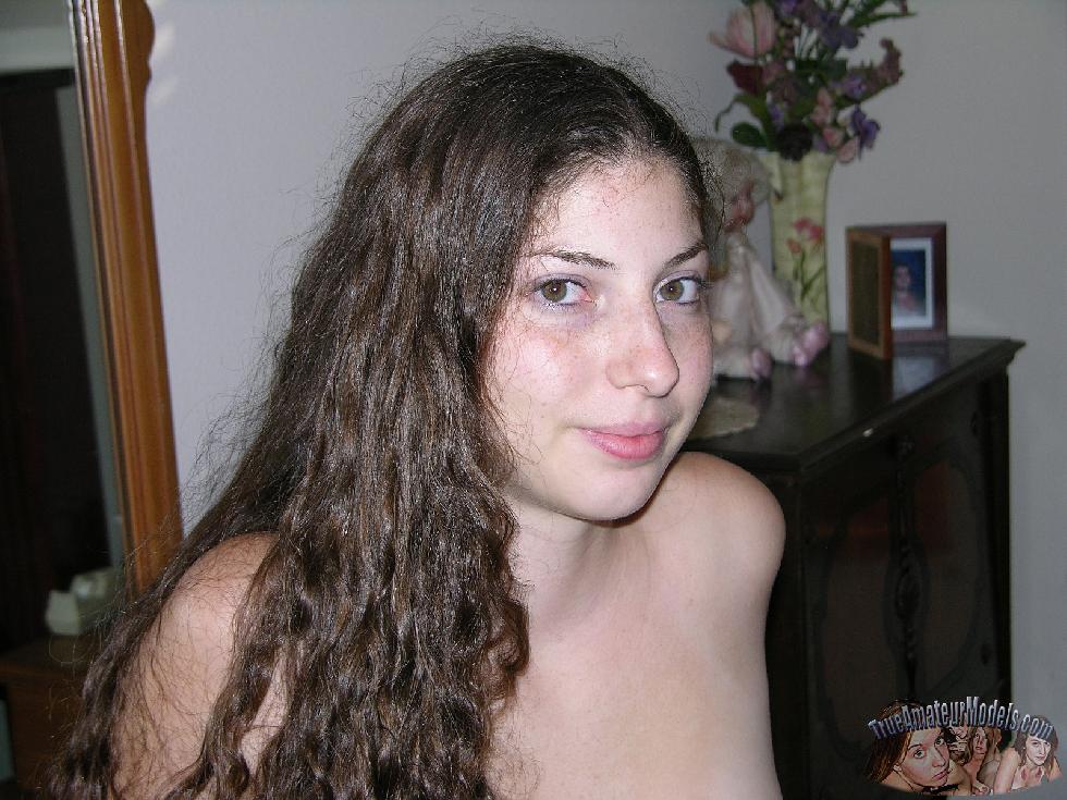 Young girl with long curly hair - Tatiana - 16