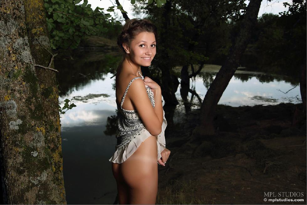 Young Carmela is posing in nature - Daily Ladies