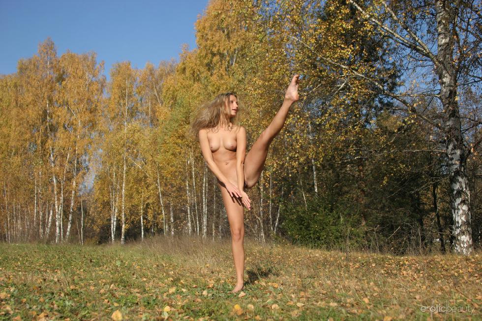 Magnificent naked nymph named Sandy - 2