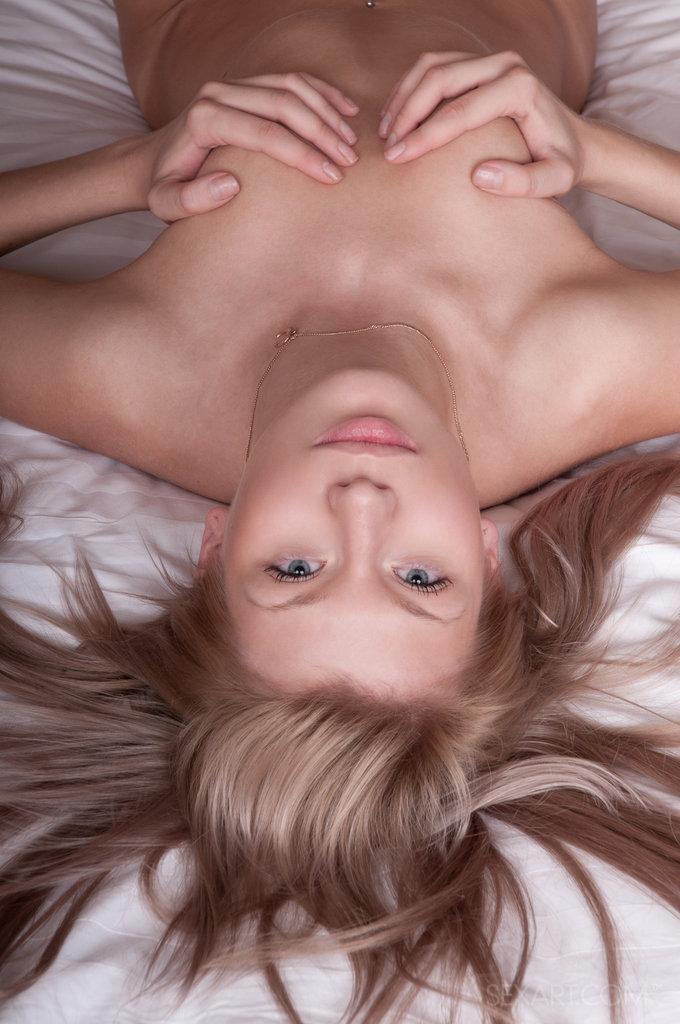 Sensual masturbation on the bed - Leo - 5
