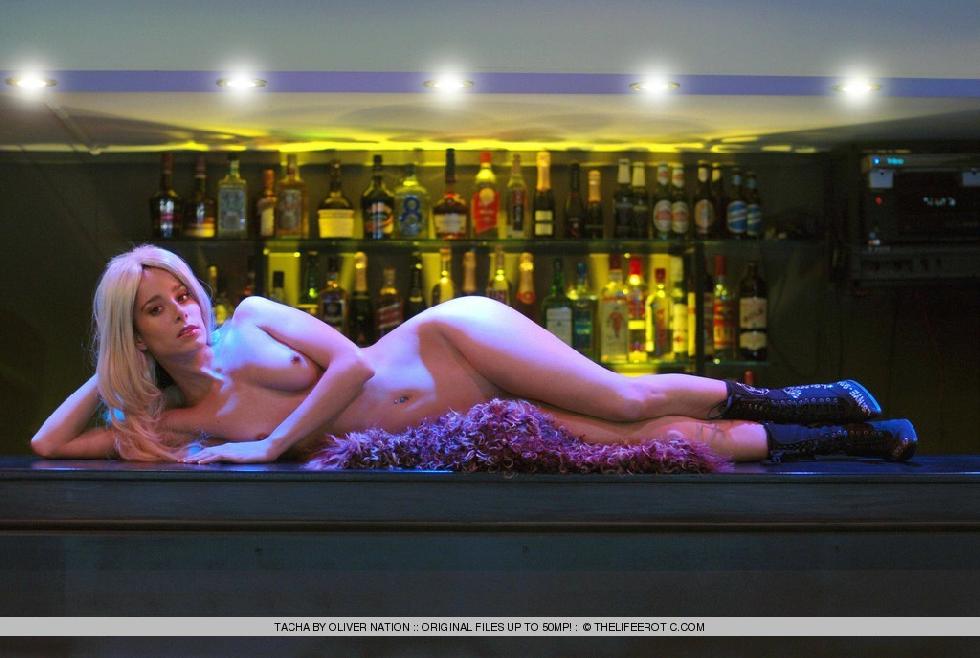 Young Tacha is posing naked in the bar - 1
