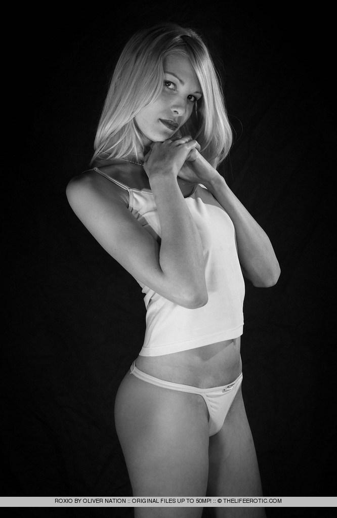 Black and white session with charming Roxio - 1