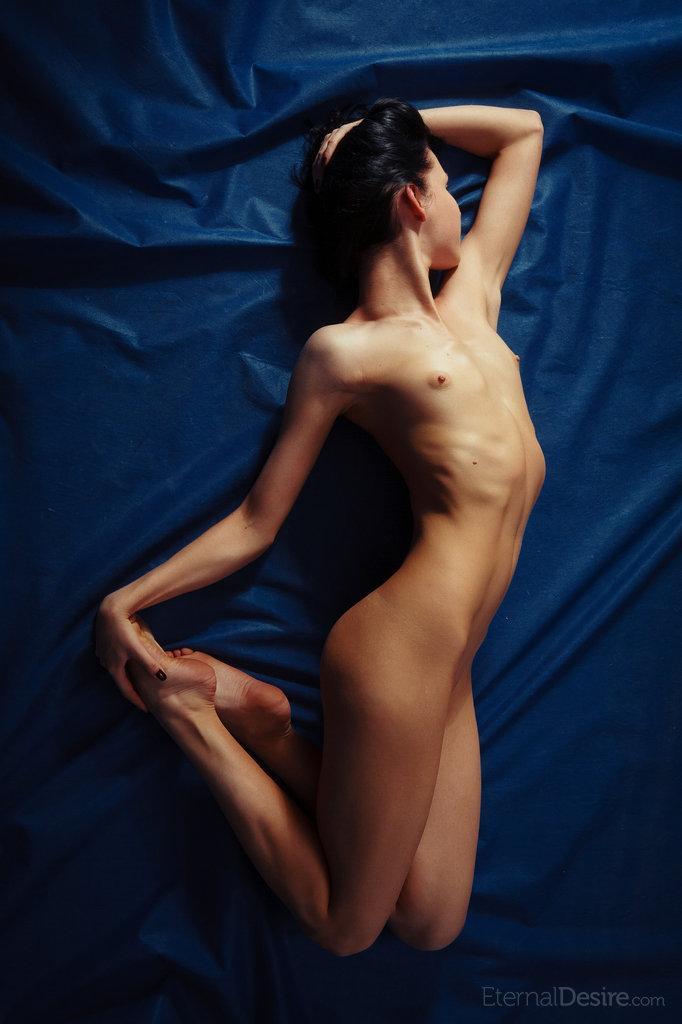 Naked Katy in professional photoshoot - 10