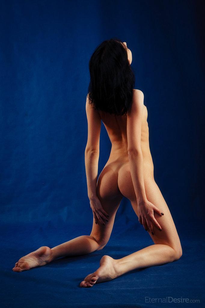 Naked Katy in professional photoshoot - 2