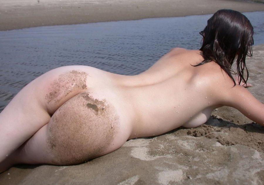 Naked, young girl on the beach - 8