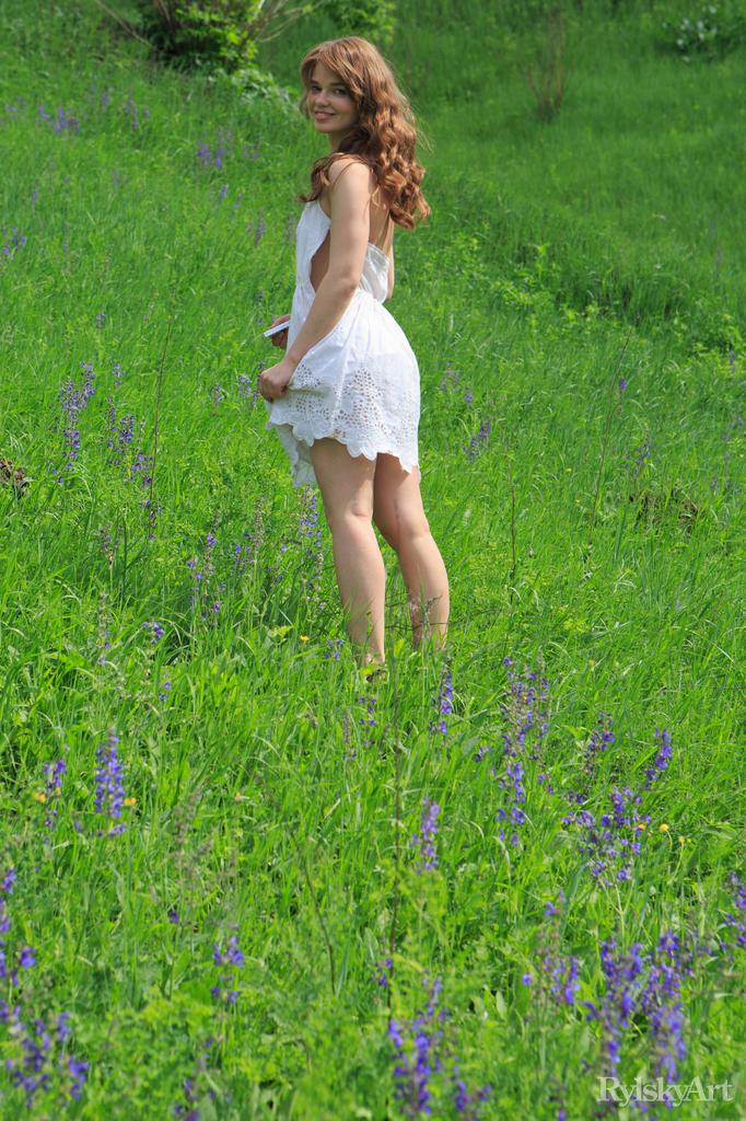 Lovely Nedda is spreading legs on the meadow - 1