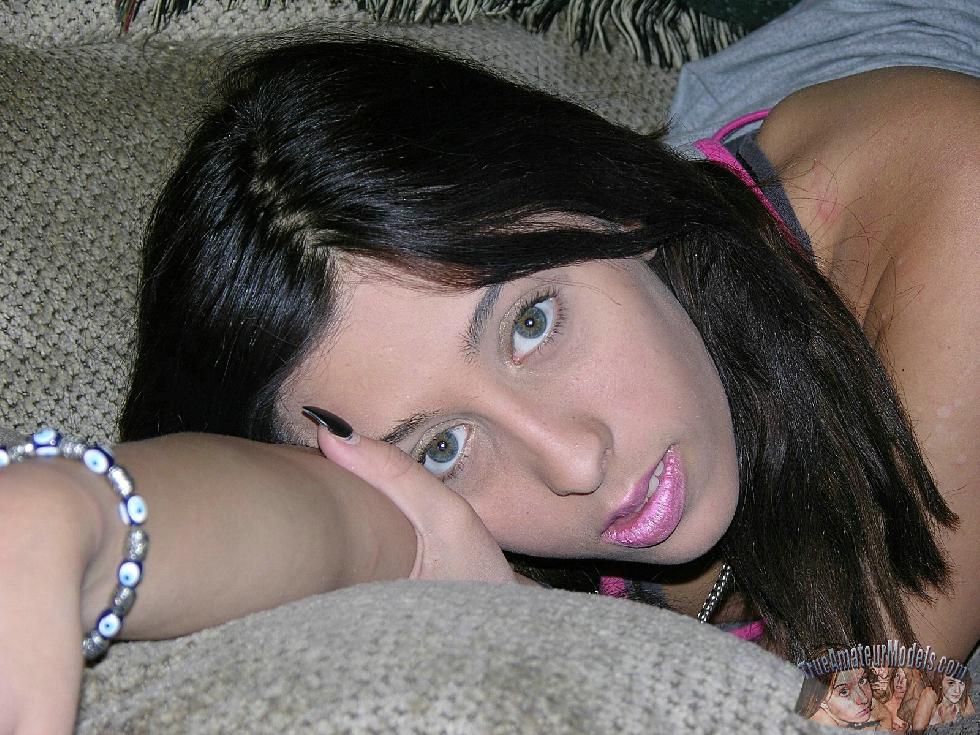 Young brunette with pink lips - Lola - 4