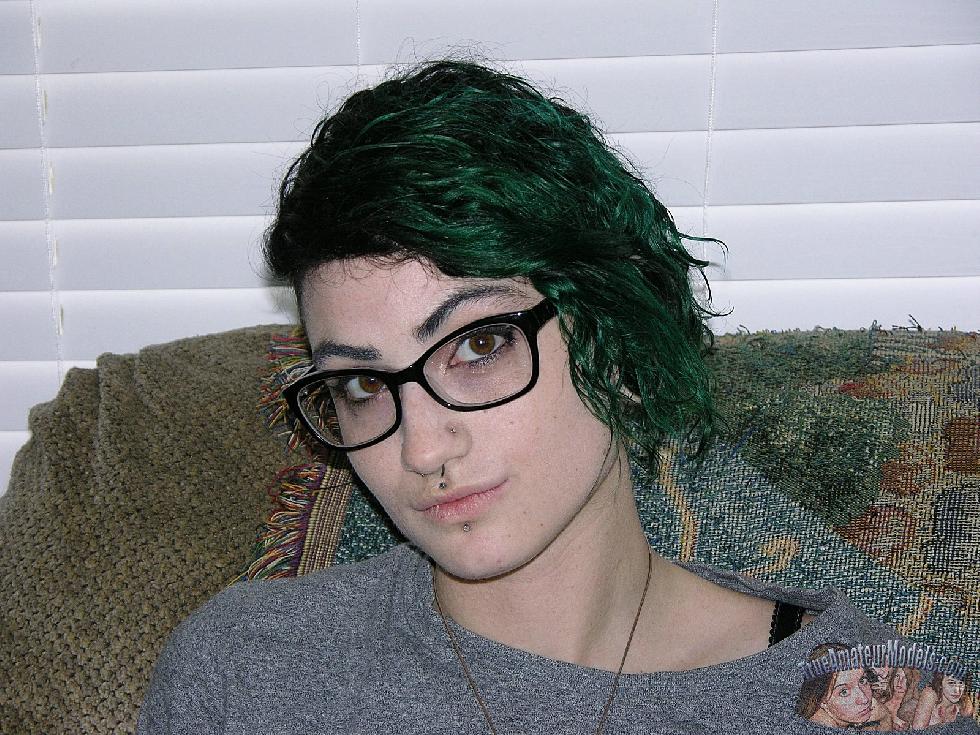 Emo girl with green hair - Lydia - 1