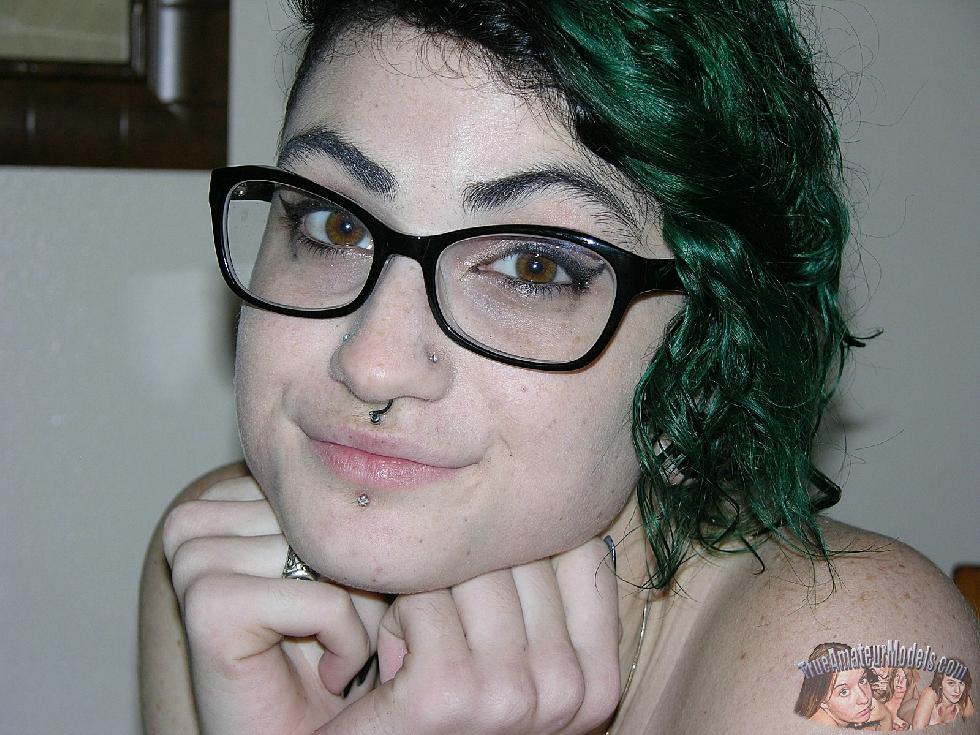 Emo girl with green hair - Lydia - 6