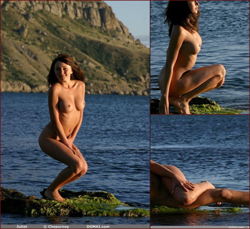 Naked Juliet is posing on the sunset. 