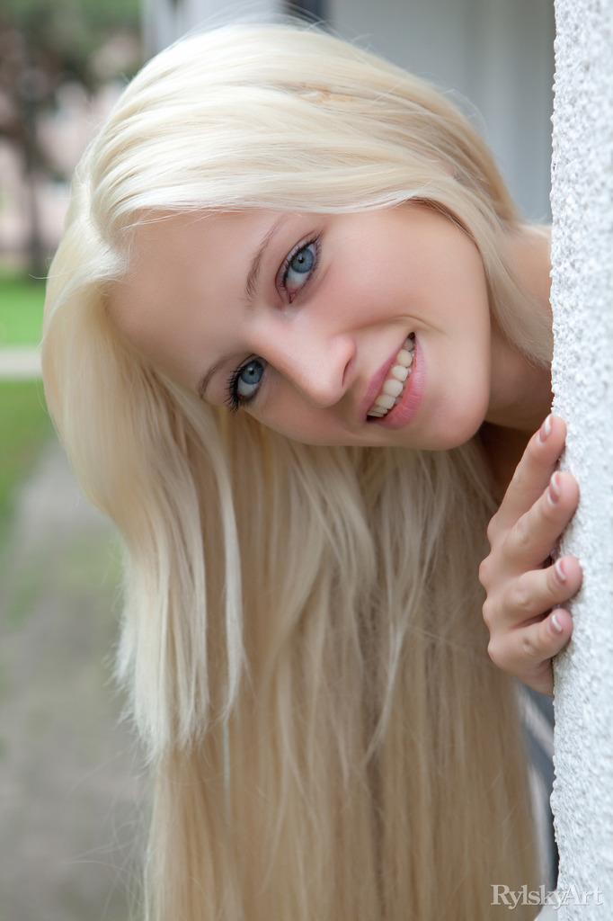 Marvelous blonde is posing on the balcony - Alysha - 1