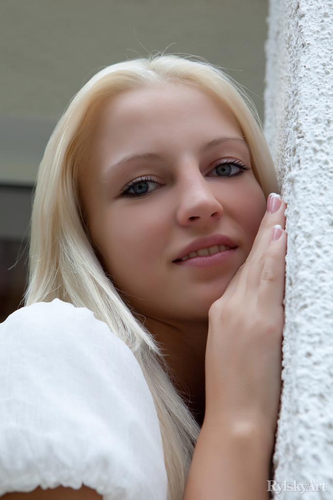 Marvelous blonde is posing on the balcony - Alysha - 2