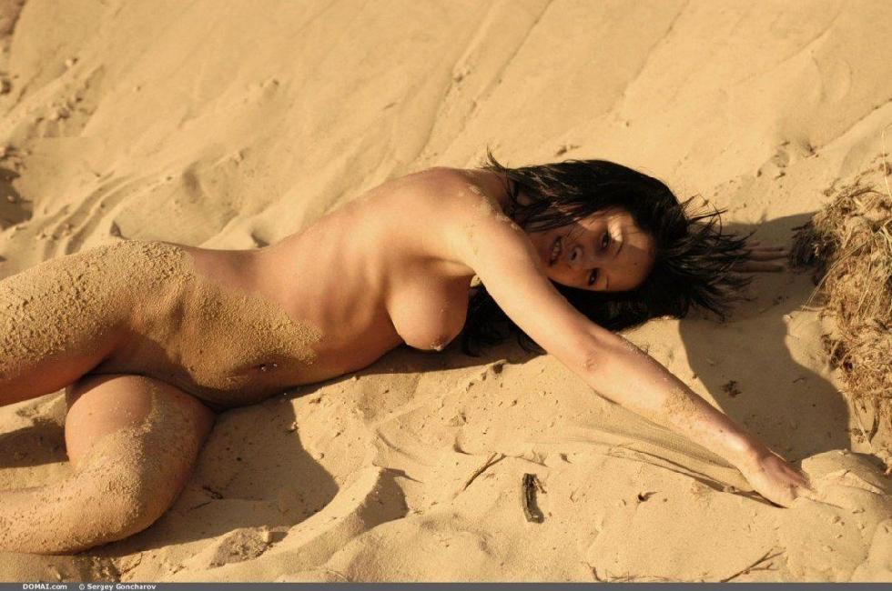Naked Lilu is posing on the beach. Part 1 - 5