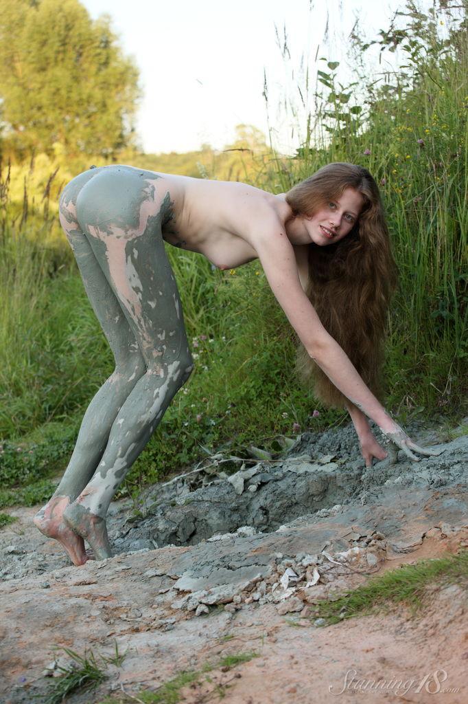 Naked bath in the mud - Nicole - 7