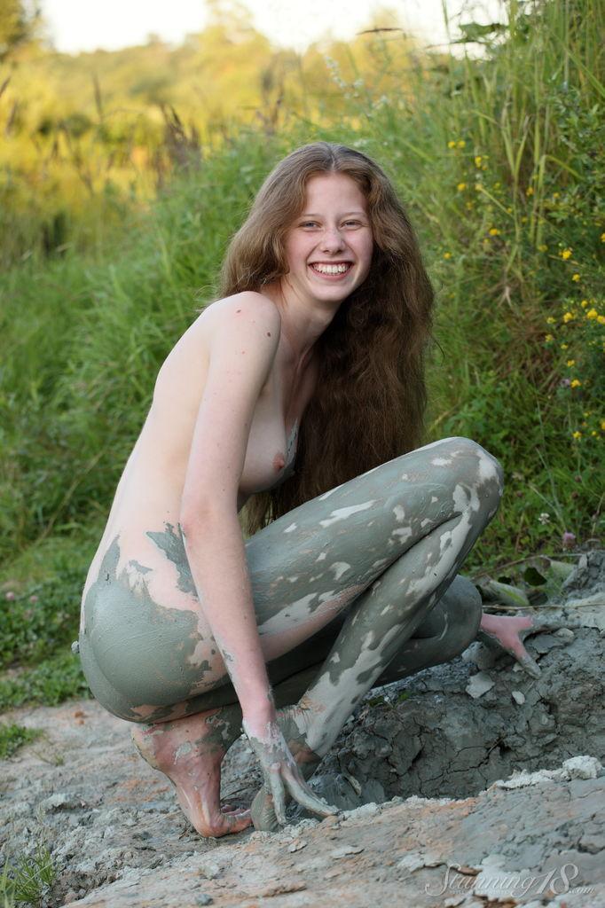 Naked bath in the mud - Nicole - 8
