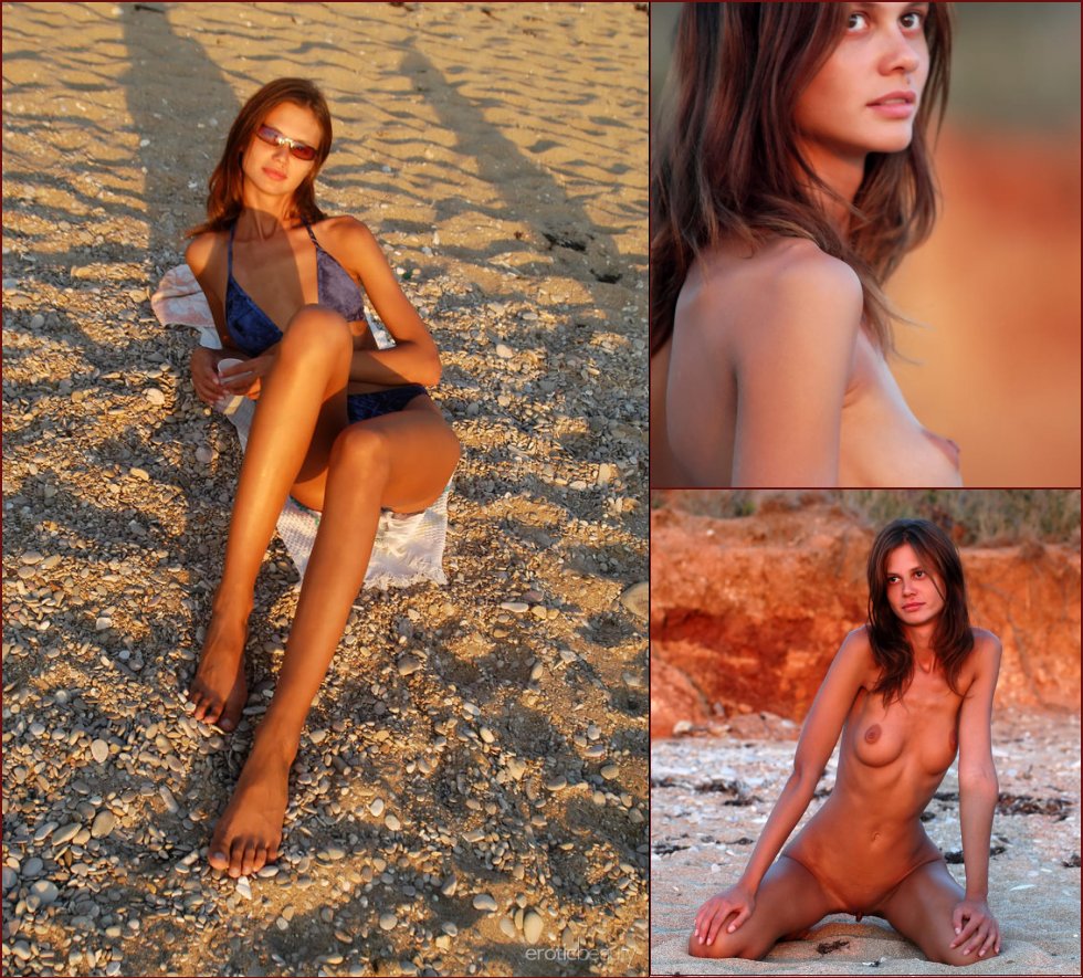 Sunset on the beach with naked Vika - 35