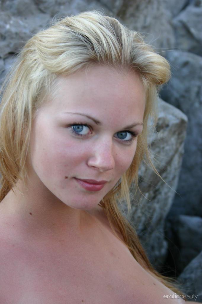 Blue-eyed blonde with big boobs - Chantel - 8