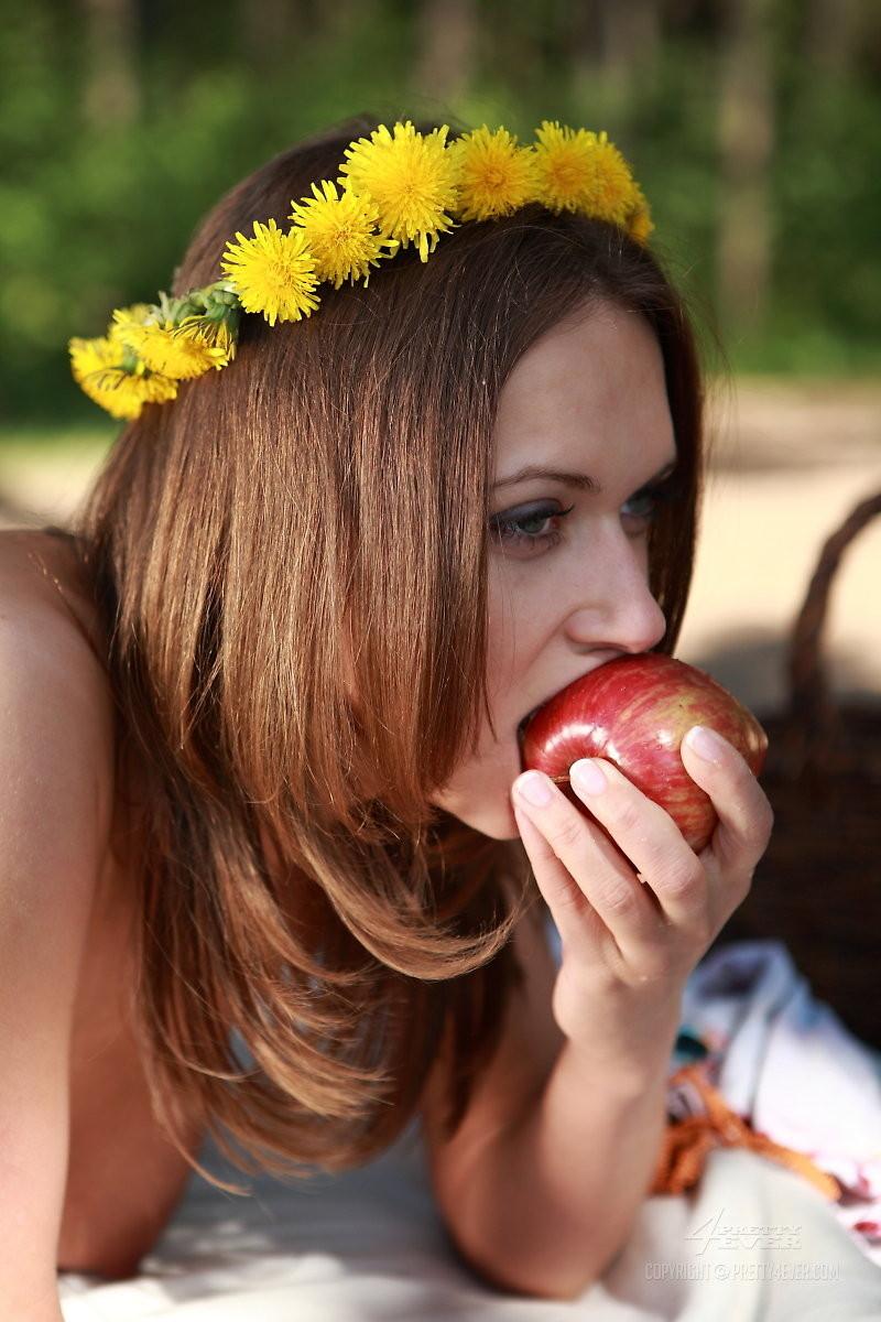 Picnic with beautiful nymph - Malena - 9