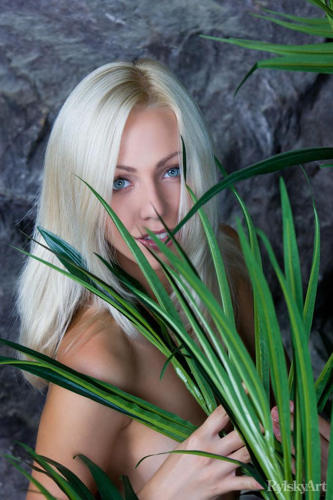 Gorgeous blonde with amazing blue eyes - Lija - 2