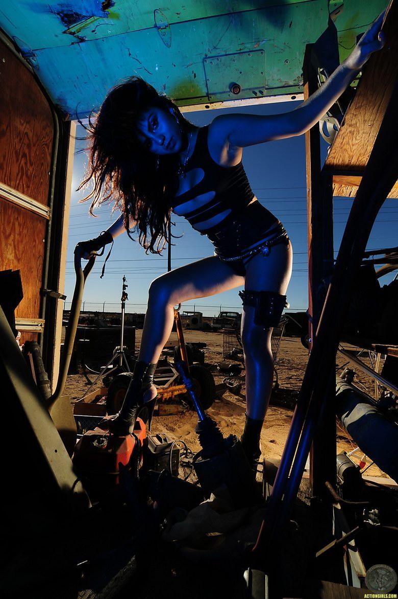 Hardcore Cindy is ready for a battle - 3