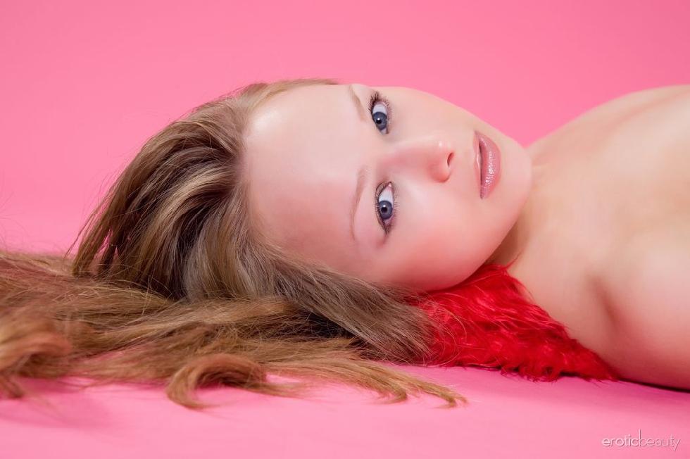 Naked girl in pink studio - Mia - 14