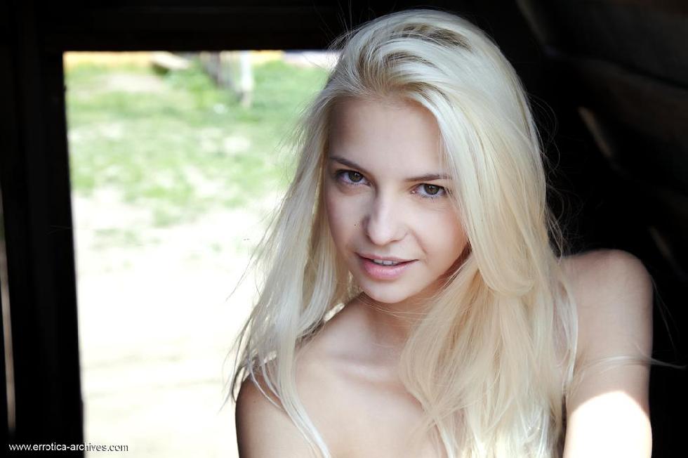 Marvelous young girl with long white hair - Leonie part 2 - 5
