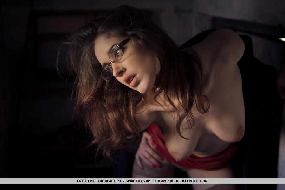 Sexy temptress in glasses - Emily - 10