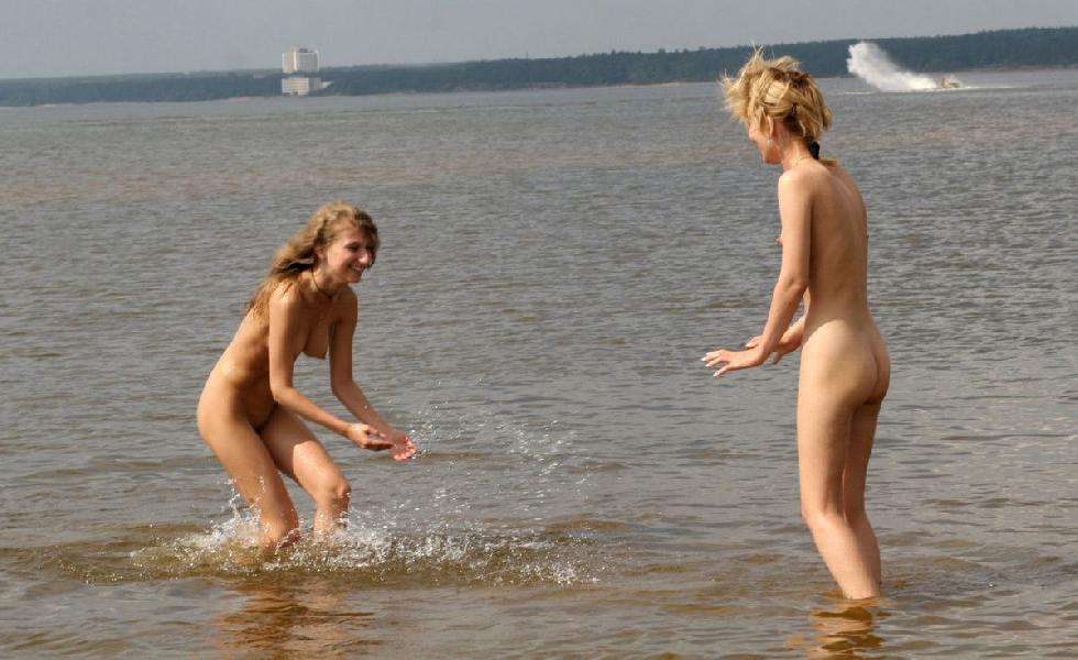 Two naked amateurs on the beach. Part 2 - Bonjour Mesdames