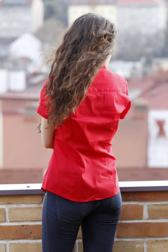 Marvelous young girl with long curly hair - Soika - 1
