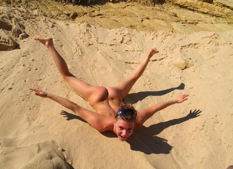 Naked amateur is posing on the beach. Part 1 - 3