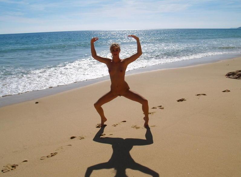 Yoga on the beach with naked amateur - 1