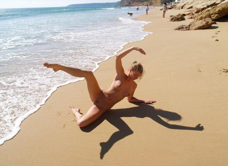 Yoga on the beach with naked amateur - 5