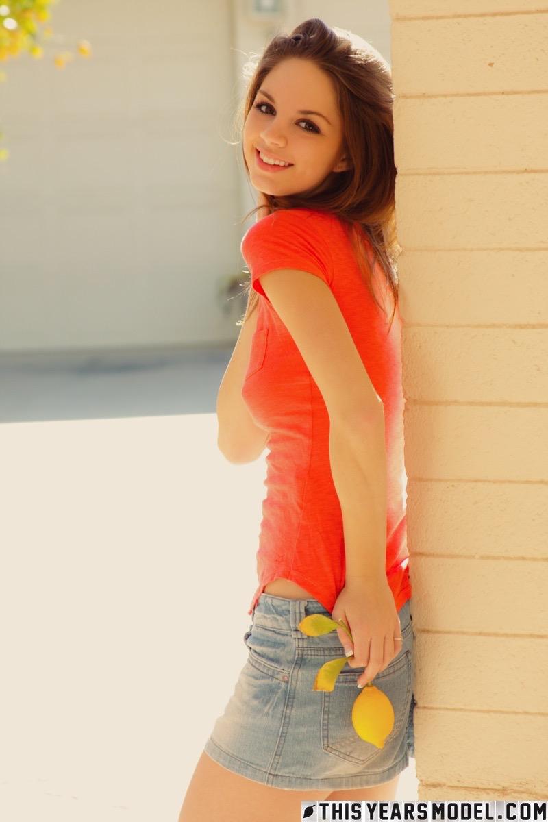 Young girl in sexy short mini skirt - Aspen Martin - 4