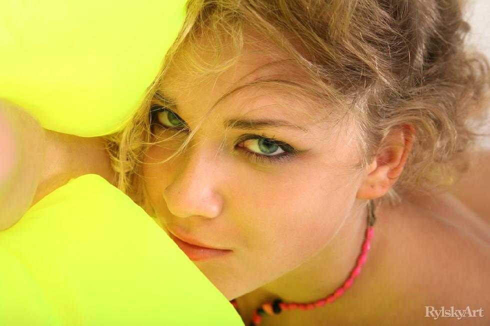 Photoshoot with blue-eyed Ivana - 10