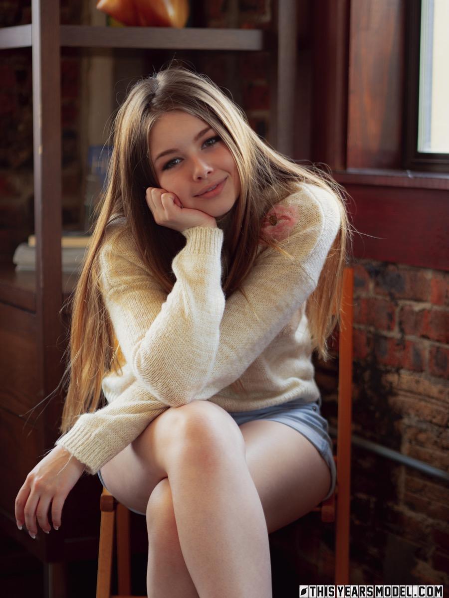 Magnificent Lana Lea is showing her beauty - 5