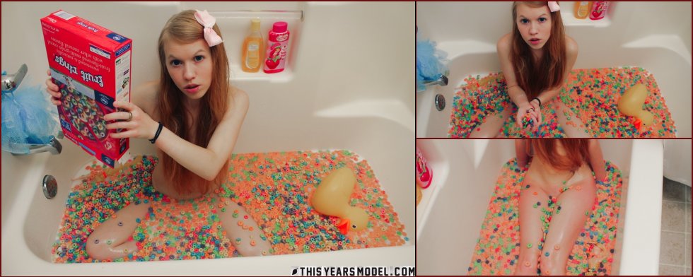 Crazy teen in the bathtub - Dolly Little - 18