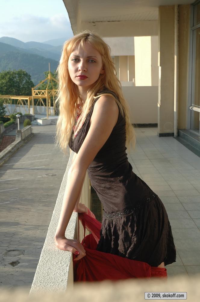 Sensual blonde with long legs - Zina - 1