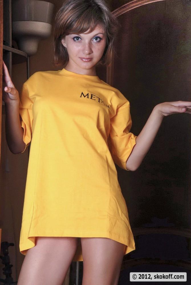 Young girl in yellow t-shirt - Vera - 5