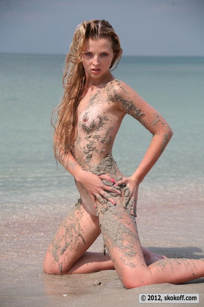 Naked Violetta is posing on the beach. Part 2 - 7